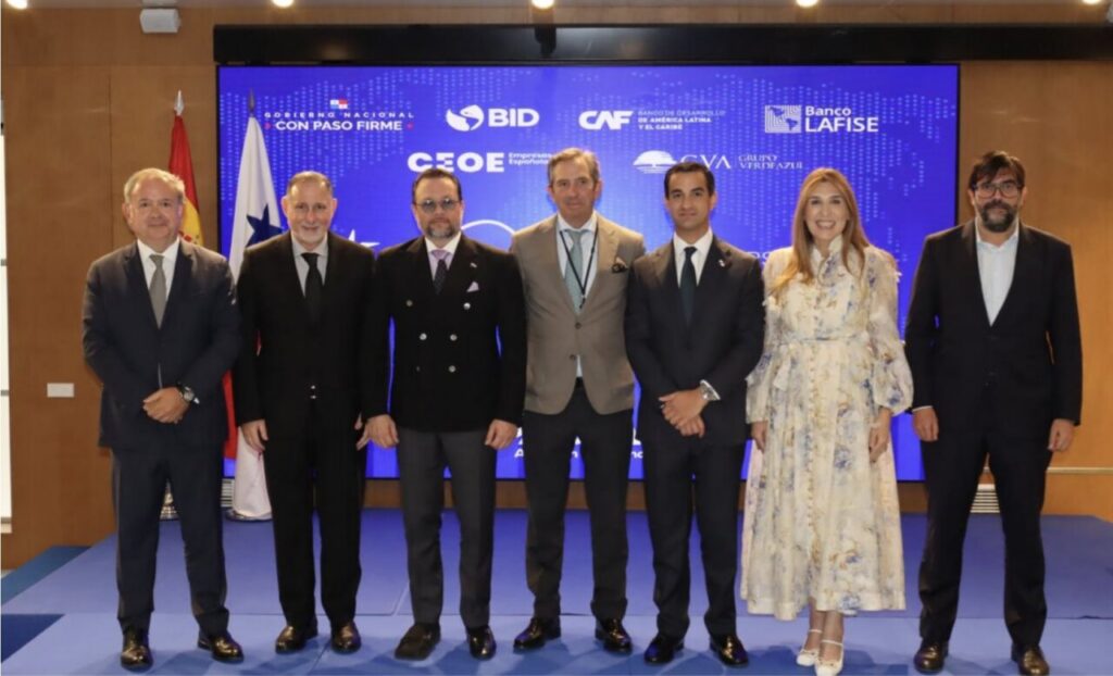 Representantes de Panamá y España en foro de inversiones en Madrid